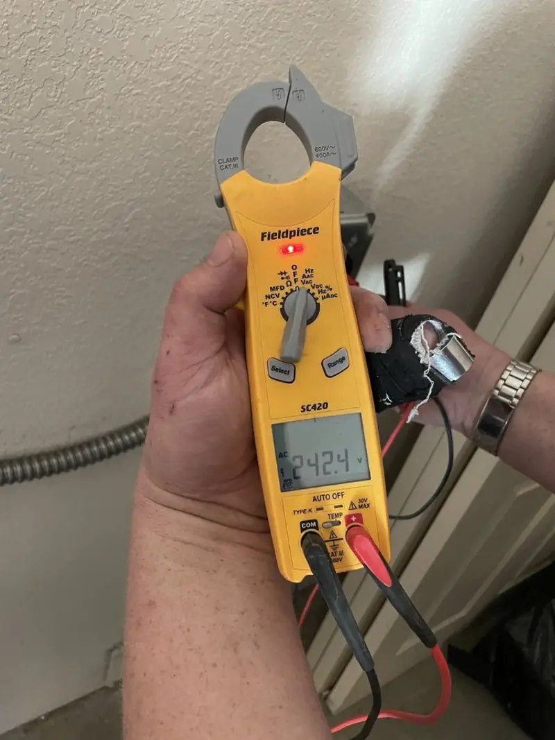 Voltage testing with clamp meter during Generator Installation in Escalon